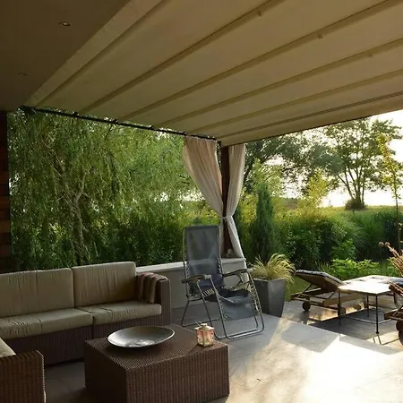 Villa Luxury Lakefront With Private Pier & Jacuzzi *