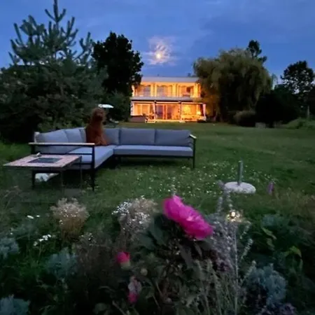 Villa Luxury Lakefront With Private Pier & Jacuzzi *