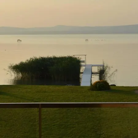 Luxury Lakefront With Private Pier & Jacuzzi
