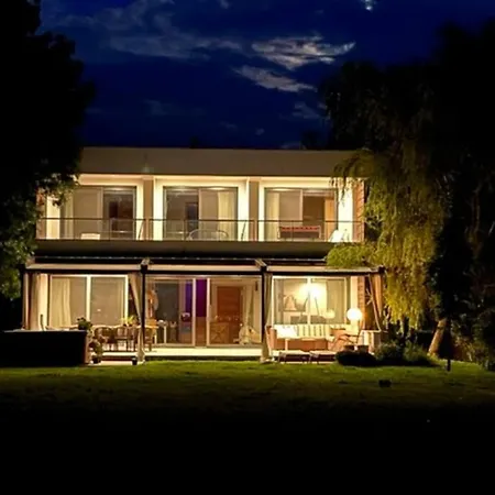 Villa Luxury Lakefront With Private Pier & Jacuzzi Balatonoszod